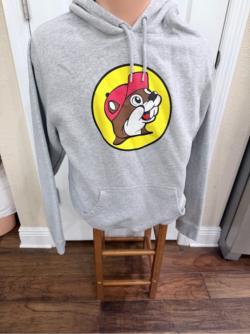 Buc-ee's Mens M Gray Beaver Logo Graphic Pullover Hoodie Sweatshirt